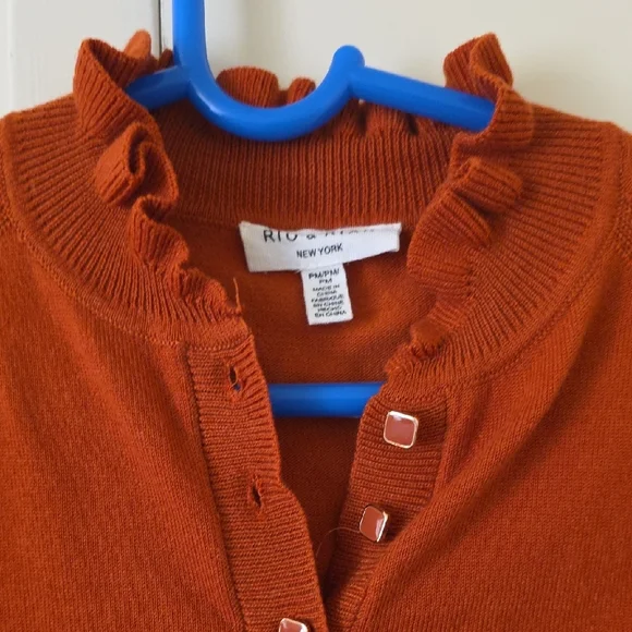Ruffle-Neck Henley Pullover Sweater in Rust - Picture 8 of 8